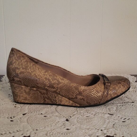 Life Stride Landeo Tan Brown Snakeskin Pattern Comfort Flex Wedges Sz 9.5 - Picture 3 of 10